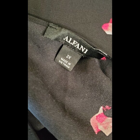 Alfani Charmeuse V-Hem Floating Geode Top Plus - Picture 6 of 6